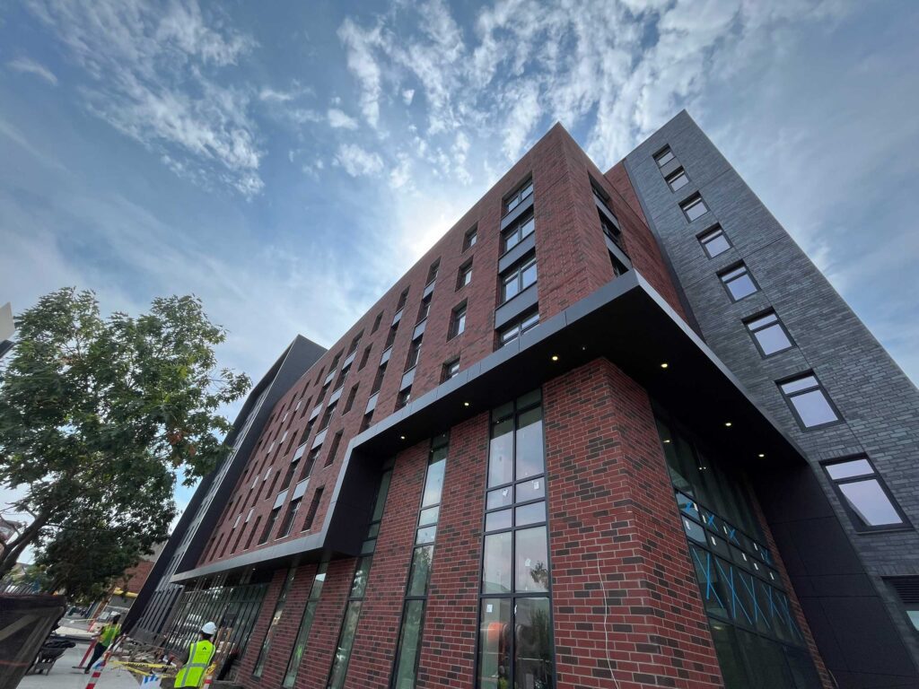 HELP ONE A exterior 3 min